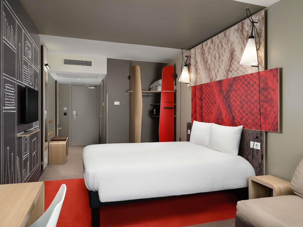 Habitación Ibis Premium con 1 cama doble y sofá - cama del hotel ibis Budapest Castle Hill. Foto 11
