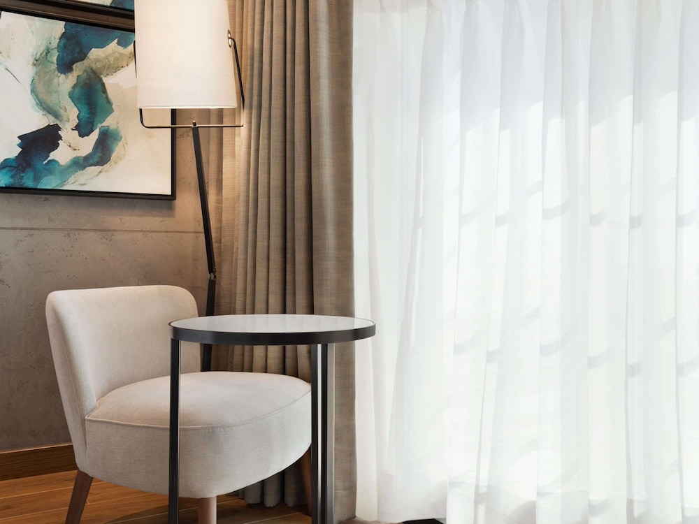 Habitación Deluxe con 2 camas individuales del hotel Mercure Dubai Gold District