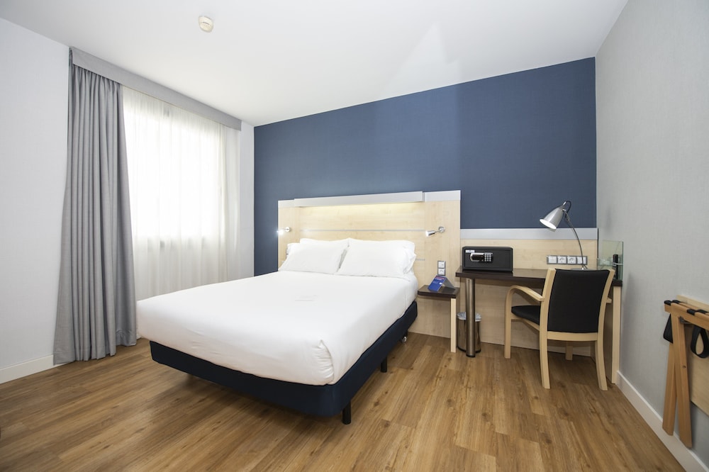 Habitación estándar, 1 cama de matrimonio, accesible para personas con discapacidad (Free Breakfast) del hotel Holiday Inn Express Barcelona City 22@, An Ihg