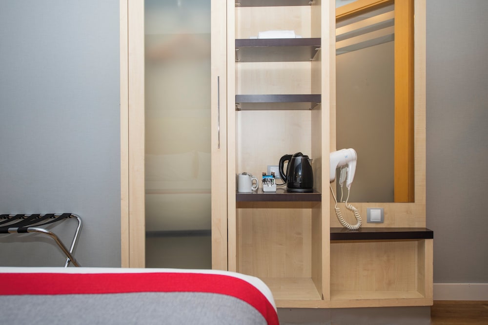 Habitación estándar, 1 cama de matrimonio con sofá cama (Free Breakfast) del hotel Holiday Inn Express Barcelona City 22@, An Ihg. Foto 10