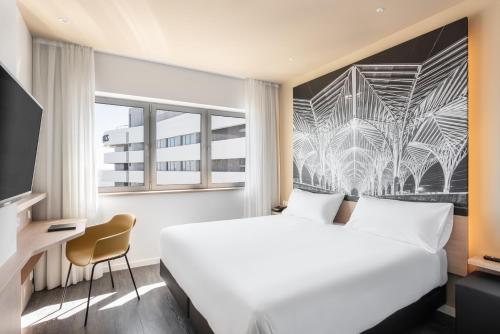 Habitación Doble con vistas a la ciudad - 1 o 2 camas del hotel Ikonik Lisboa. Foto 4