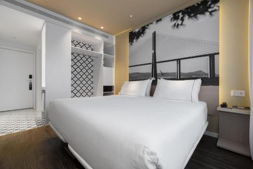 Habitación Doble Deluxe con vistas al río - 1 o 2 camas del hotel Ikonik Lisboa. Foto 2