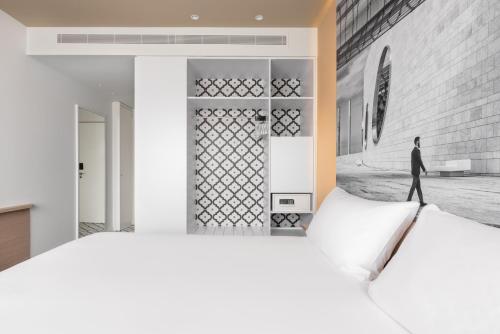 Habitación Doble Deluxe con vistas al río - 1 o 2 camas del hotel Ikonik Lisboa. Foto 8