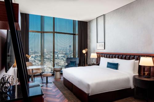 Family Connecting Room with One King Bed and Two Twin Beds del hotel DoubleTree by Hilton Dubai M Square Hotel and Residences