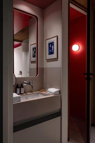 Grande Superior Room del hotel Sinner Paris. Foto 3