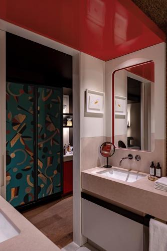 Habitación Deluxe del hotel Sinner Paris. Foto 1