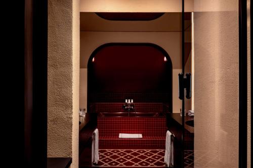 Suite del hotel Sinner Paris. Foto 3