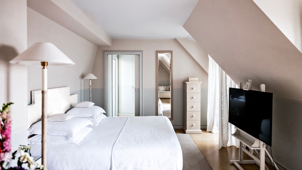 Junior Suite con vistas al Sacré - Coeur del hotel Monsieur George and Spa – Champs Elysées
