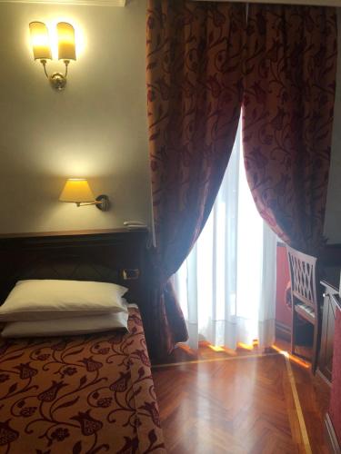 Habitación Individual Estándar del hotel Best Roma. Foto 1