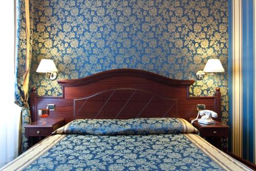 Habitación Doble Estándar del hotel Best Roma. Foto 5