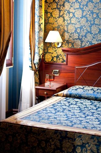 Habitación Doble Estándar del hotel Best Roma. Foto 8