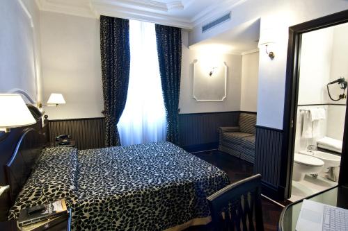 Habitación Triple Estándar del hotel Best Roma. Foto 3