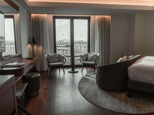 Suite Deluxe con cama extragrande del hotel Athens Capital Center -mgallery Collection