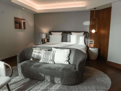 Suite Deluxe con cama extragrande del hotel Athens Capital Center -mgallery Collection. Foto 2