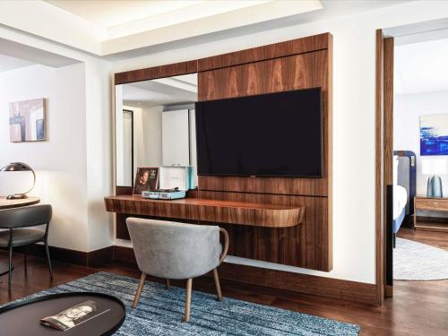 Suite Executive - Cama extragrande del hotel Athens Capital Center -mgallery Collection. Foto 1