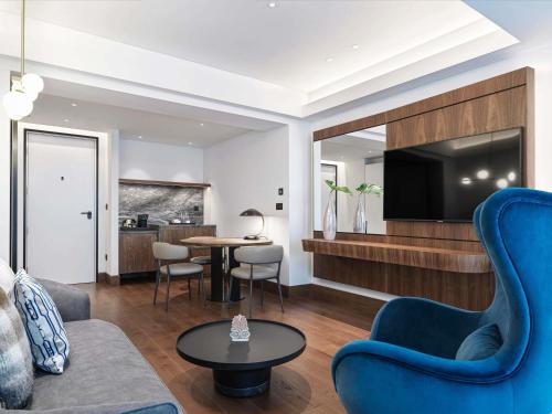 Suite Executive - Cama extragrande del hotel Athens Capital Center -mgallery Collection. Foto 2