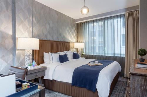 Habitación Premier adaptada para personas con discapacidad - 1 cama extragrande del hotel Artezen. Foto 5