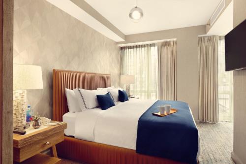 Habitación Deluxe con cama extragrande del hotel Artezen. Foto 3