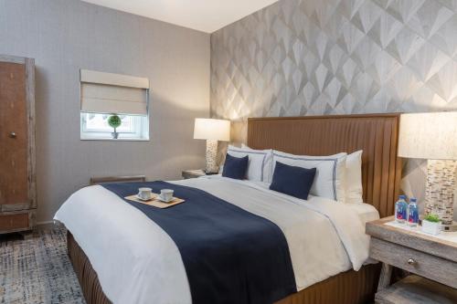 Habitación Deluxe con cama extragrande del hotel Artezen. Foto 5