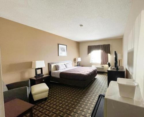 Deluxe King Bed Non smoking del hotel Fairbridge Inn and Suites Batavia - Darien Amusement Park. Foto 1