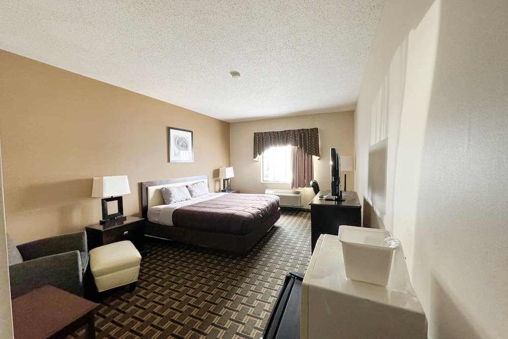 Habitación estándar, 1 cama de matrimonio grande, no fumadores del hotel Fairbridge Inn and Suites Batavia - Darien Amusement Park. Foto 2