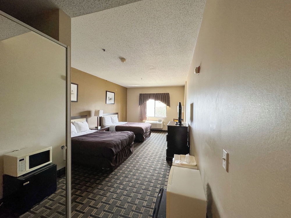 Habitación estándar, 2 camas dobles, no fumadores del hotel Fairbridge Inn and Suites Batavia - Darien Amusement Park. Foto 3