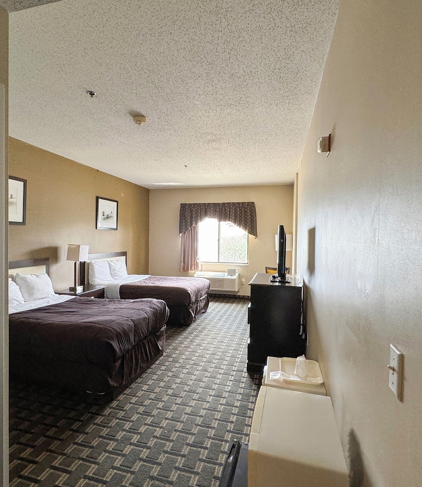 Habitación estándar, 2 camas dobles, bañera accesible, no fumadores del hotel Fairbridge Inn and Suites Batavia - Darien Amusement Park