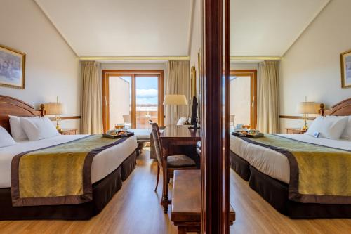 Habitación Doble con cama supletoria del hotel Exe Reina Isabel