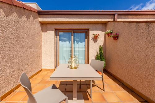 Habitación Doble con terraza del hotel Exe Reina Isabel. Foto 3