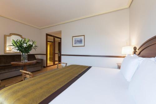 Suite Junior del hotel Exe Reina Isabel. Foto 3