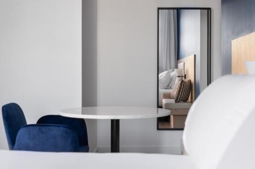 Habitación Doble Premium con vistas al mar del hotel Exe Vigo. Foto 3