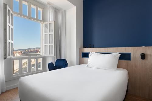 Habitación Doble Deluxe con vistas al mar del hotel Exe Vigo. Foto 2