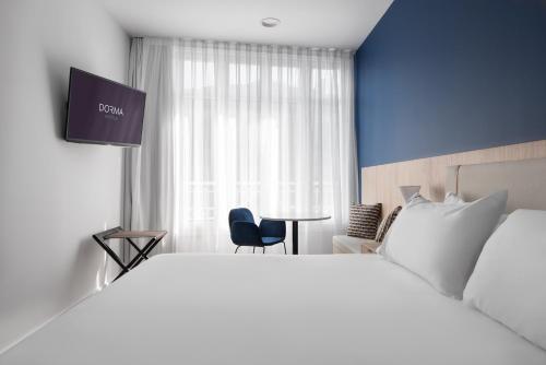 Habitación Doble Deluxe con balcón del hotel Exe Vigo. Foto 3