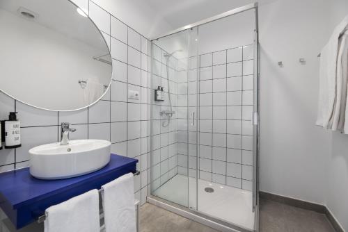 Habitación Doble Deluxe con balcón del hotel Exe Vigo. Foto 4