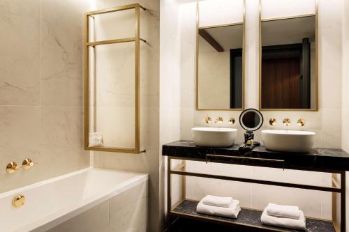 Suite Junior del hotel Radisson Collection, Gran Via Bilbao. Foto 4