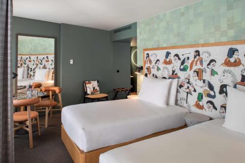 Suite Junior Doble - 2 camas del hotel Se Catedral Porto, Tapestry Collection By Hilton. Foto 1