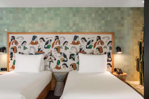 Suite Junior Doble - 2 camas del hotel Se Catedral Porto, Tapestry Collection By Hilton. Foto 3