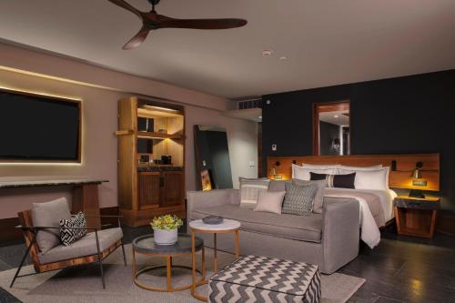 Suites Paramount Preferred Club con cama extragrande y vistas al mar del hotel Secrets Moxché Playa del Carmen - Adults Only. Foto 2