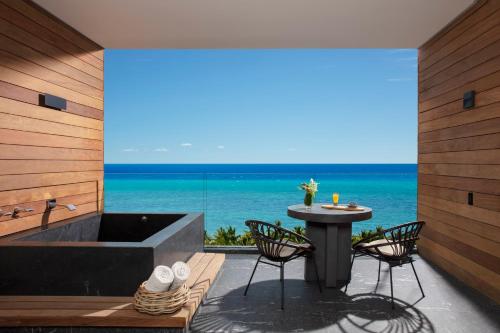 Suite Junior Preferred Club con cama extragrande - Frente al mar del hotel Secrets Moxché Playa del Carmen - Adults Only