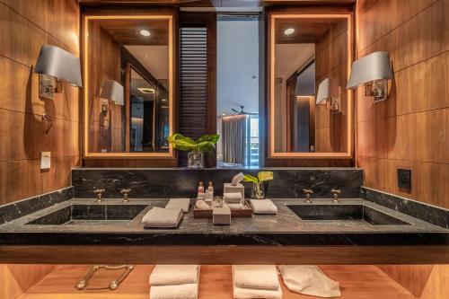 Suite Junior Peferred Club con cama extragrande - Acceso directo al mar del hotel Secrets Moxché Playa del Carmen - Adults Only. Foto 2