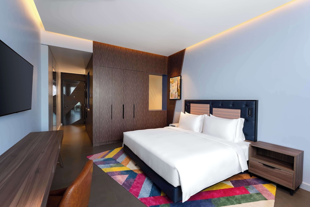 1 Cama King Size con Vistas al Mar y Balcón del hotel Hyatt Centric Jumeirah Dubai. Foto 1