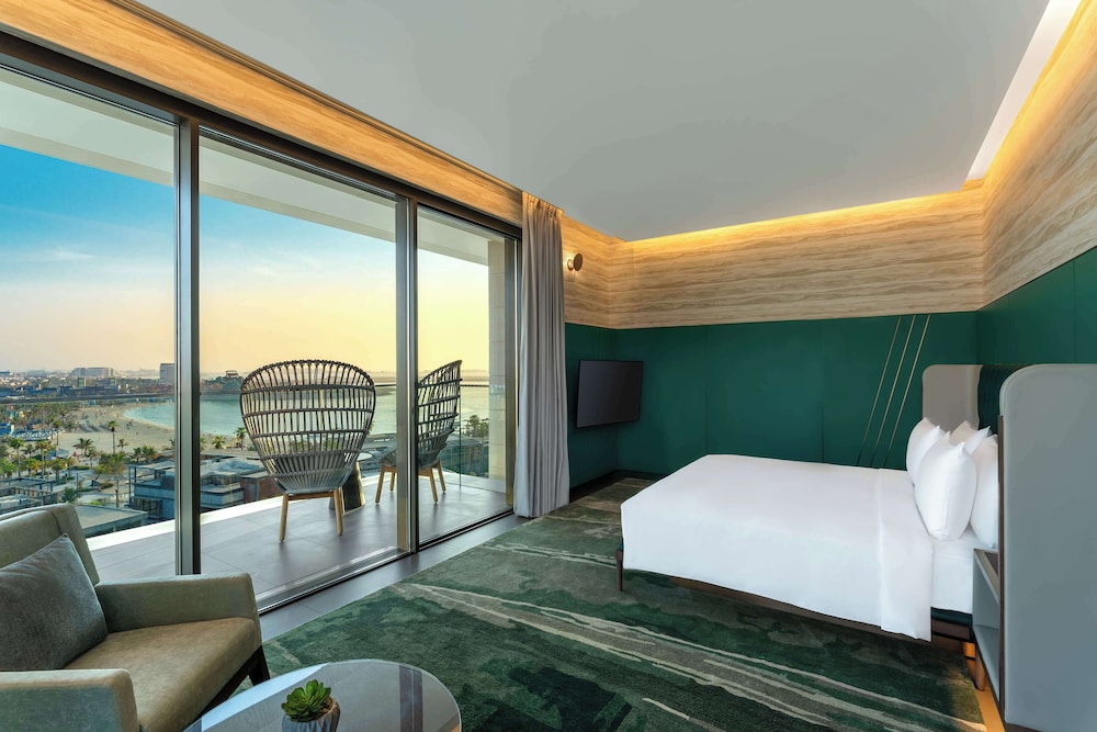 1 Cama King Size con Vistas al Mar y Balcón del hotel Hyatt Centric Jumeirah Dubai. Foto 8