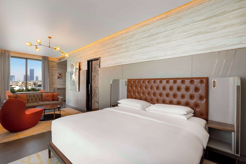 1 cama king size Deluxe del hotel Hyatt Centric Jumeirah Dubai. Foto 8