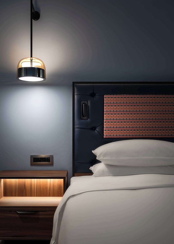 1 cama king size del hotel Hyatt Centric Jumeirah Dubai. Foto 2