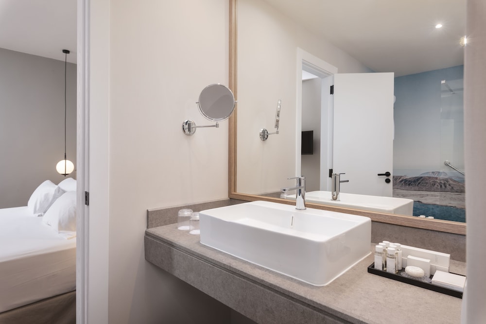 Habitación Deluxe, vistas al mar (Deluxe) del hotel Barceló Lanzarote Royal Level. Foto 1