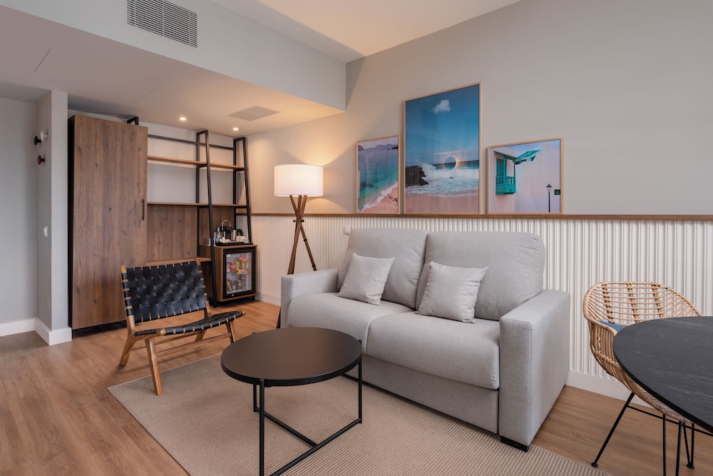 Suite junior, vistas al mar (Deluxe) del hotel Barceló Lanzarote Royal Level. Foto 2