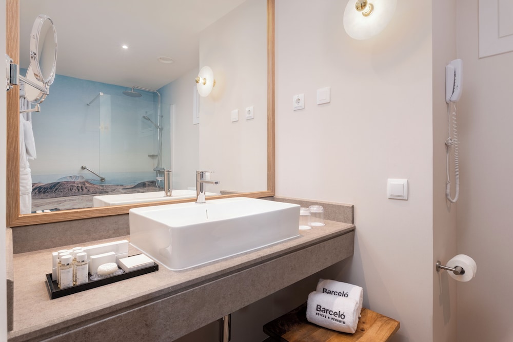 Suite junior, vistas al mar (Deluxe) del hotel Barceló Lanzarote Royal Level. Foto 4