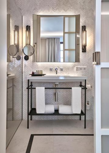 Habitación Doble Básica del hotel Vincci Molviedro. Foto 1