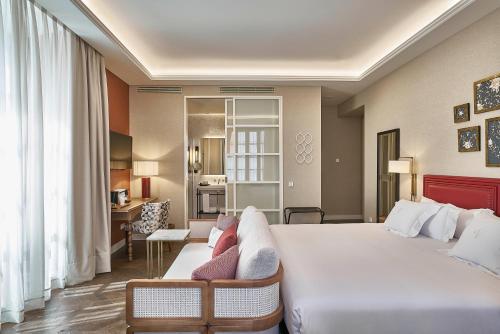 Habitación Doble Superior con balcón del hotel Vincci Molviedro. Foto 1