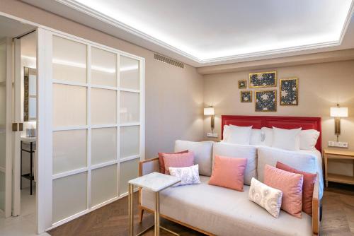 Habitación Doble Superior con balcón del hotel Vincci Molviedro. Foto 4